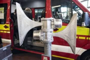 Feuerwehr Bad Homburg stellt mobiles Warnkonzept vor Eine digitale Sirene des Herstellers Sonnenburg steht ausgestellt am 16.10.2018 in einer Fahrzeughalle der Feuerwache Bad Homburg. Die Feuerwehr Bad Homburg hat im Rahmen einer Pressekonferenz ihr Warnkonzept vorgestellt. Am 20.10.2018 werden mehrere Sirenen im Stadtgebiet ausgelöst. *** Bad Homburg fire service introduces mobile warning concept A digital siren of the manufacturer Sonnenburg is exhibited on 16 10 2018 in a vehicle hall of the fire station Bad Homburg The fire department Bad Homburg has presented its warning concept in a press conference On 20 10 2018 several sirens in the city area are triggered HOMFWWARNUNG